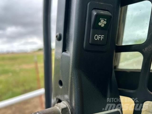 Bobcat T770  스키드로더