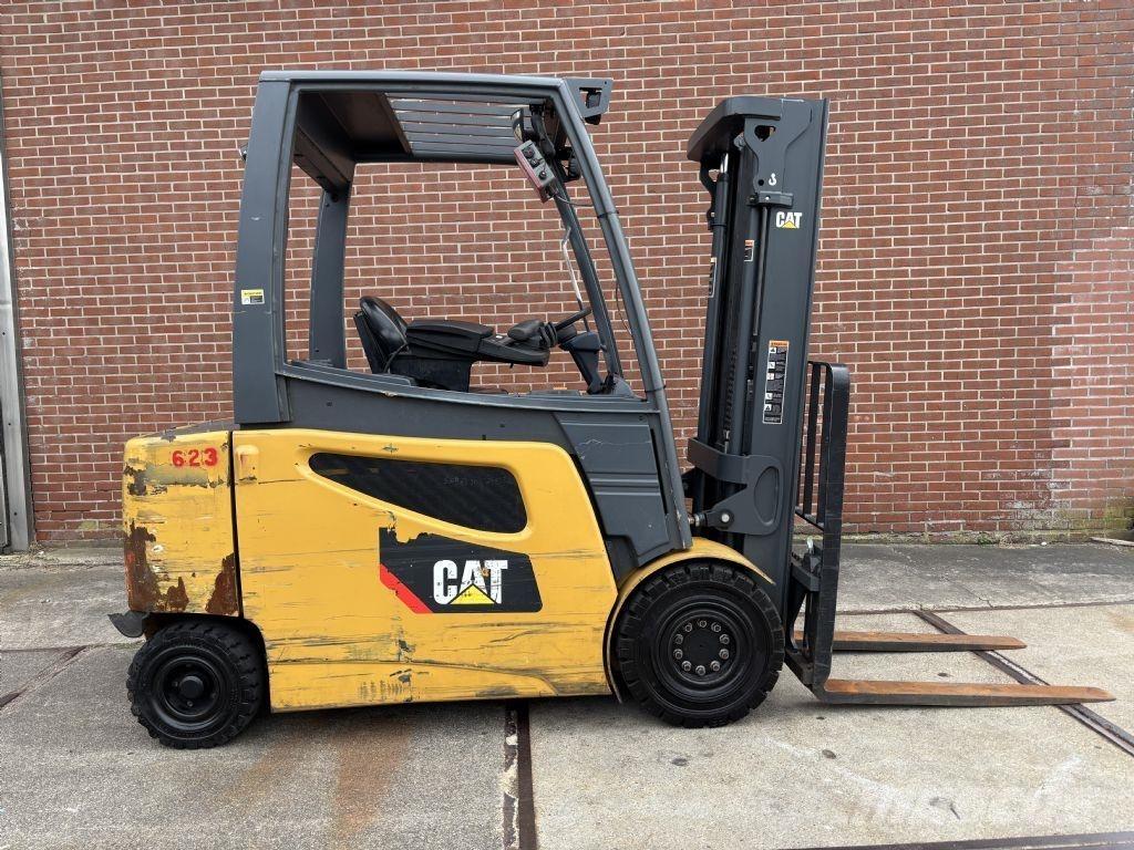 CAT 2EP5000 전동 지게차