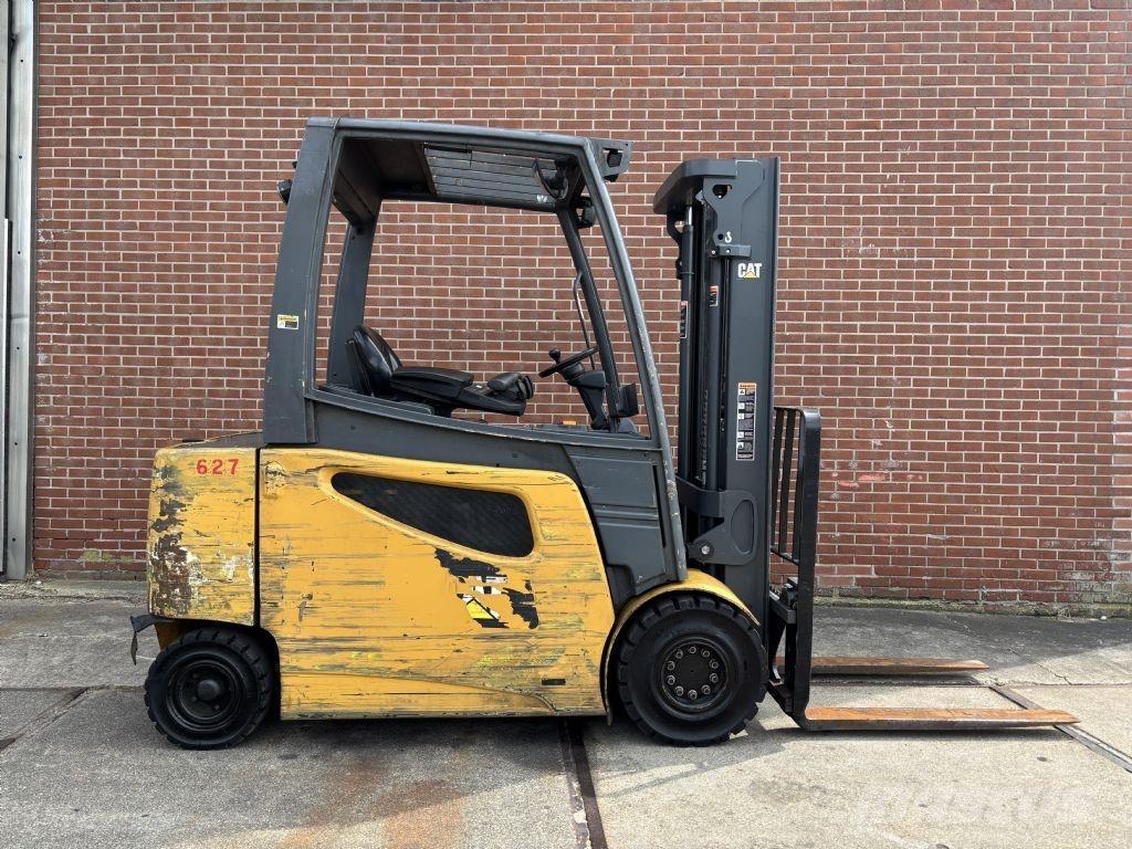 CAT 2EP5000 전동 지게차