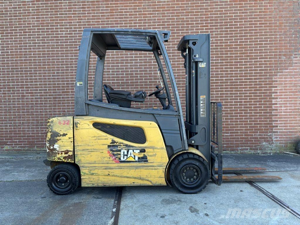 CAT 2EP5000 전동 지게차