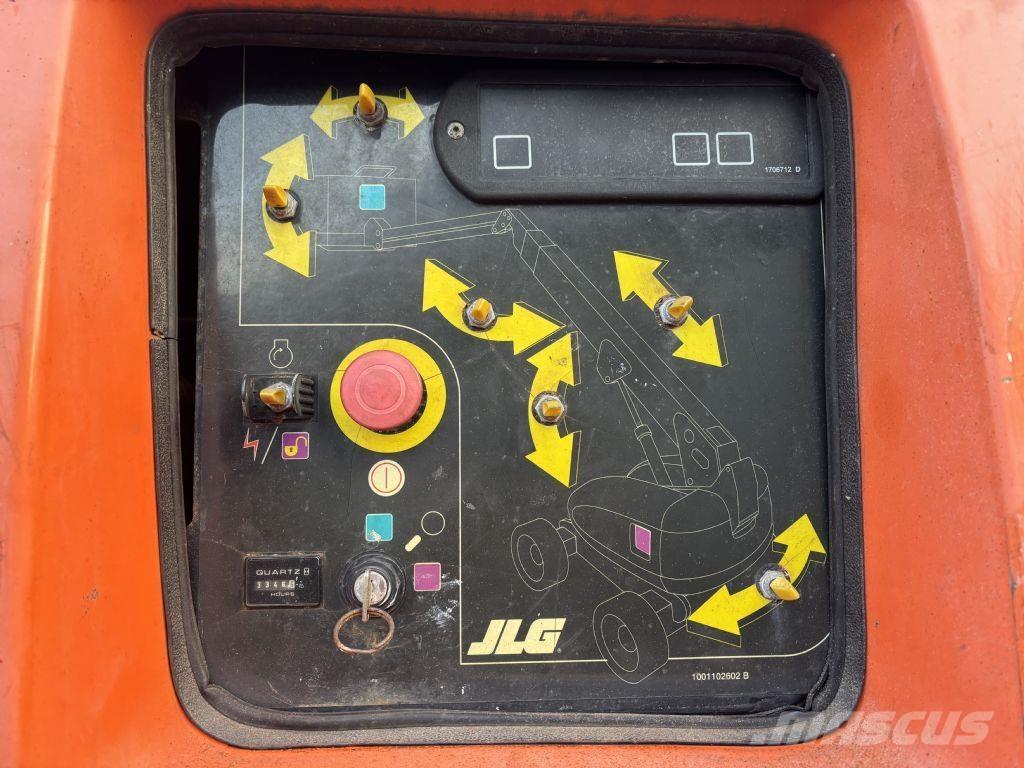 JLG 660 SJ 관절형 전동이동 리프트