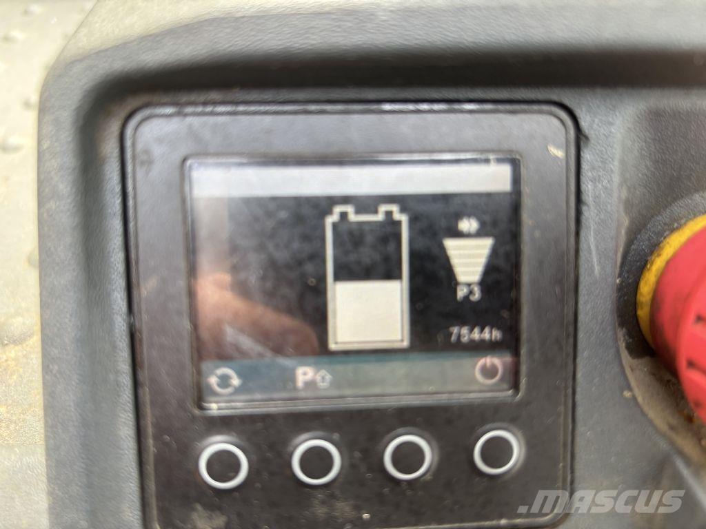 Jungheinrich ECE230 보행식 리치 지게차