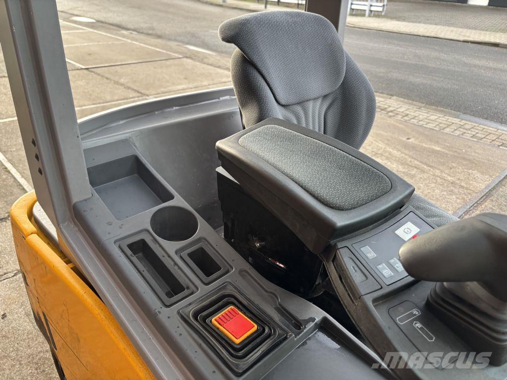 Jungheinrich EFG 320 전동 지게차