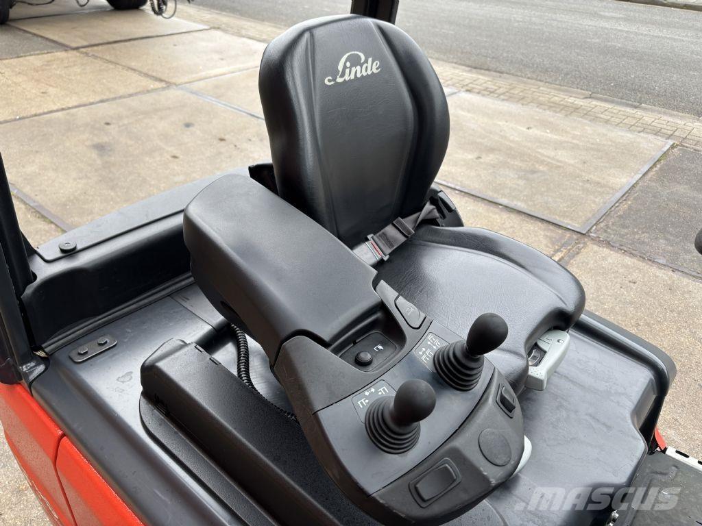 Linde E16L-02 전동 지게차