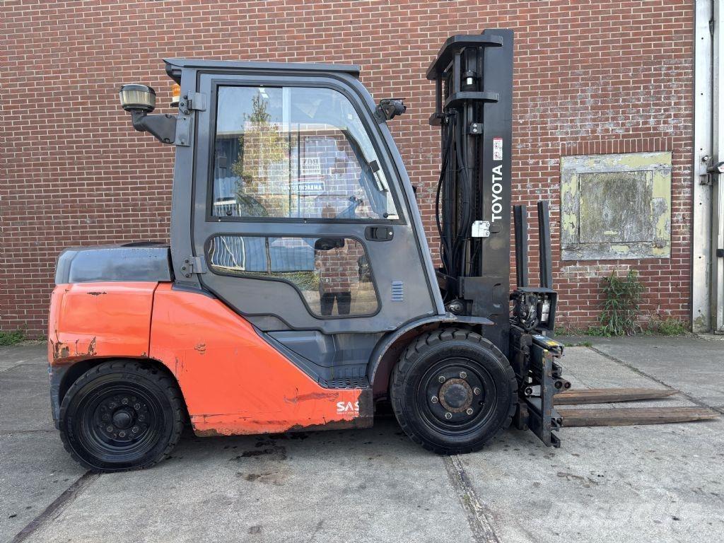 Toyota 40- 8FD40N 디젤 지게차