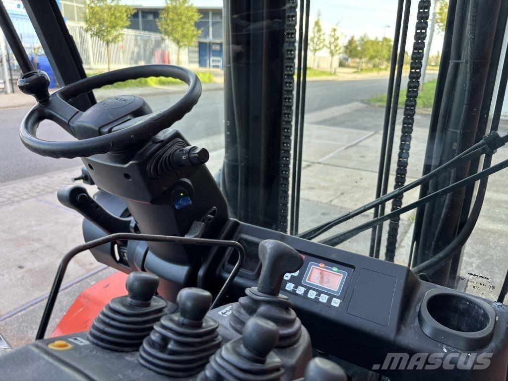 Toyota 8FBMT50 전동 지게차
