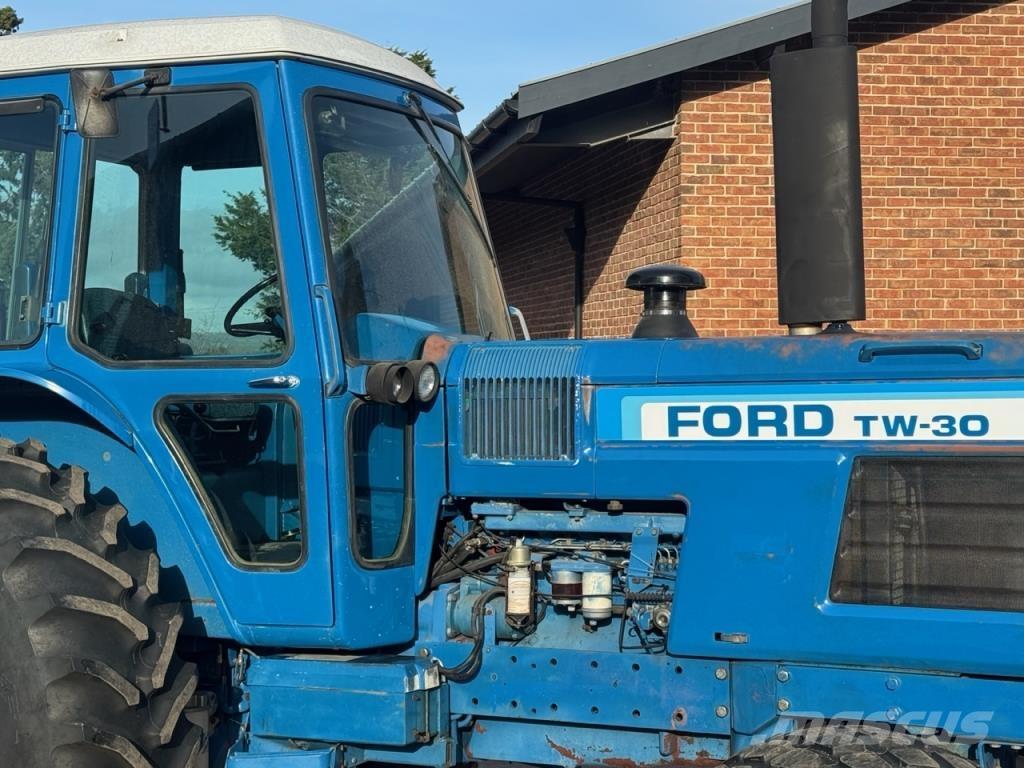 Ford TW30 트랙터