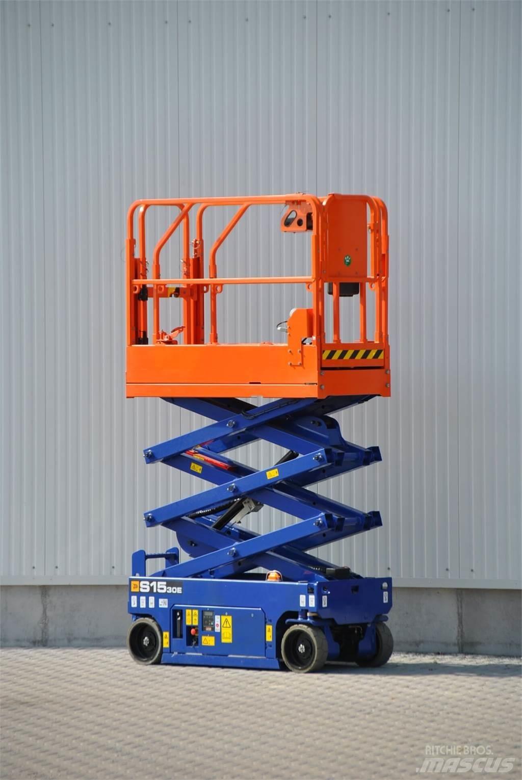 JCB S1530E 가위형 리프트