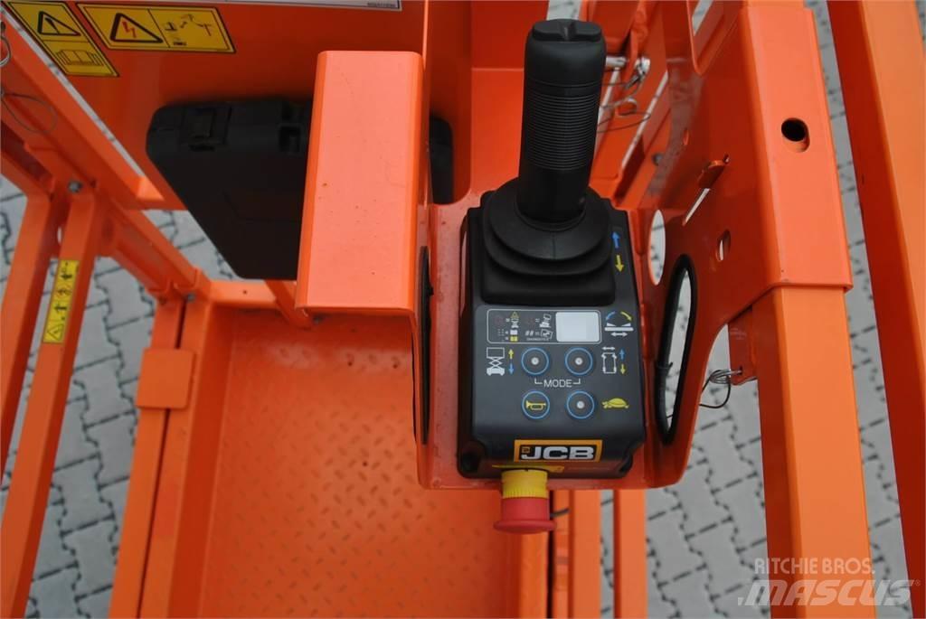 JCB S1530E 가위형 리프트
