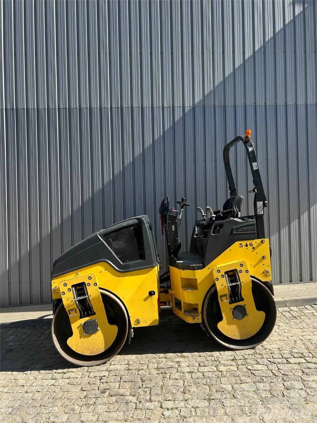 Bomag BW138AD-5 트윈 드럼 롤러
