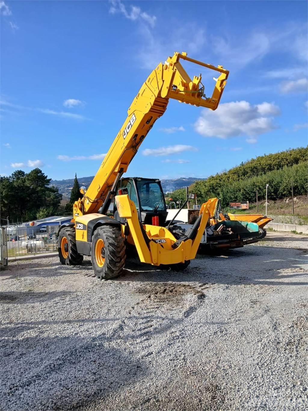 JCB 540-200 리치 트럭