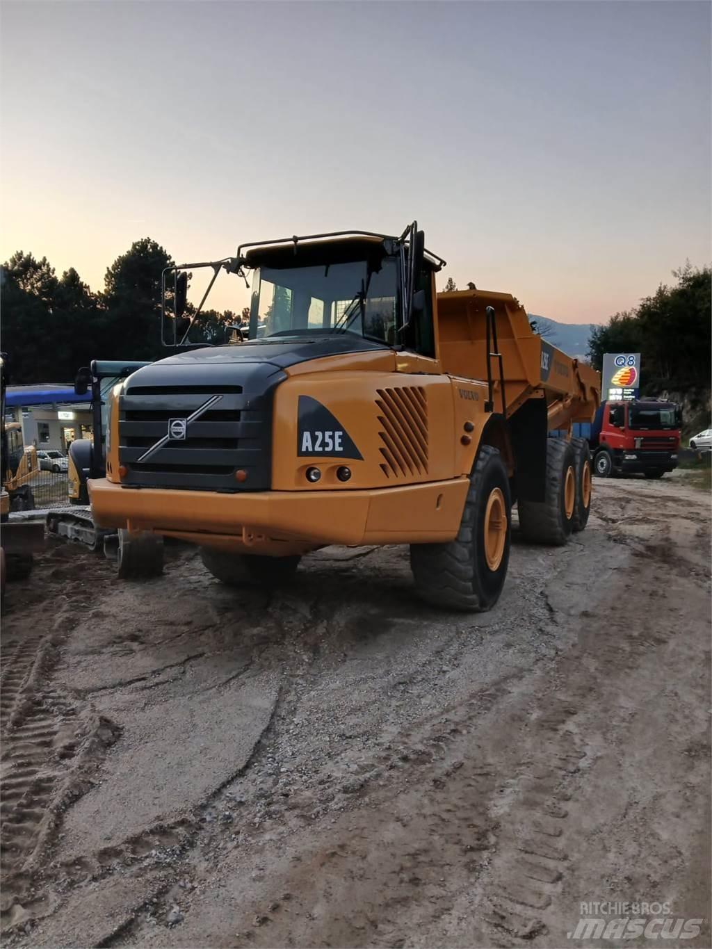 Volvo A25E 건설현장 덤프트럭