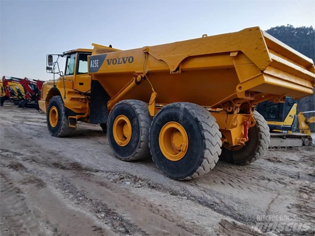 Volvo A25E 건설현장 덤프트럭