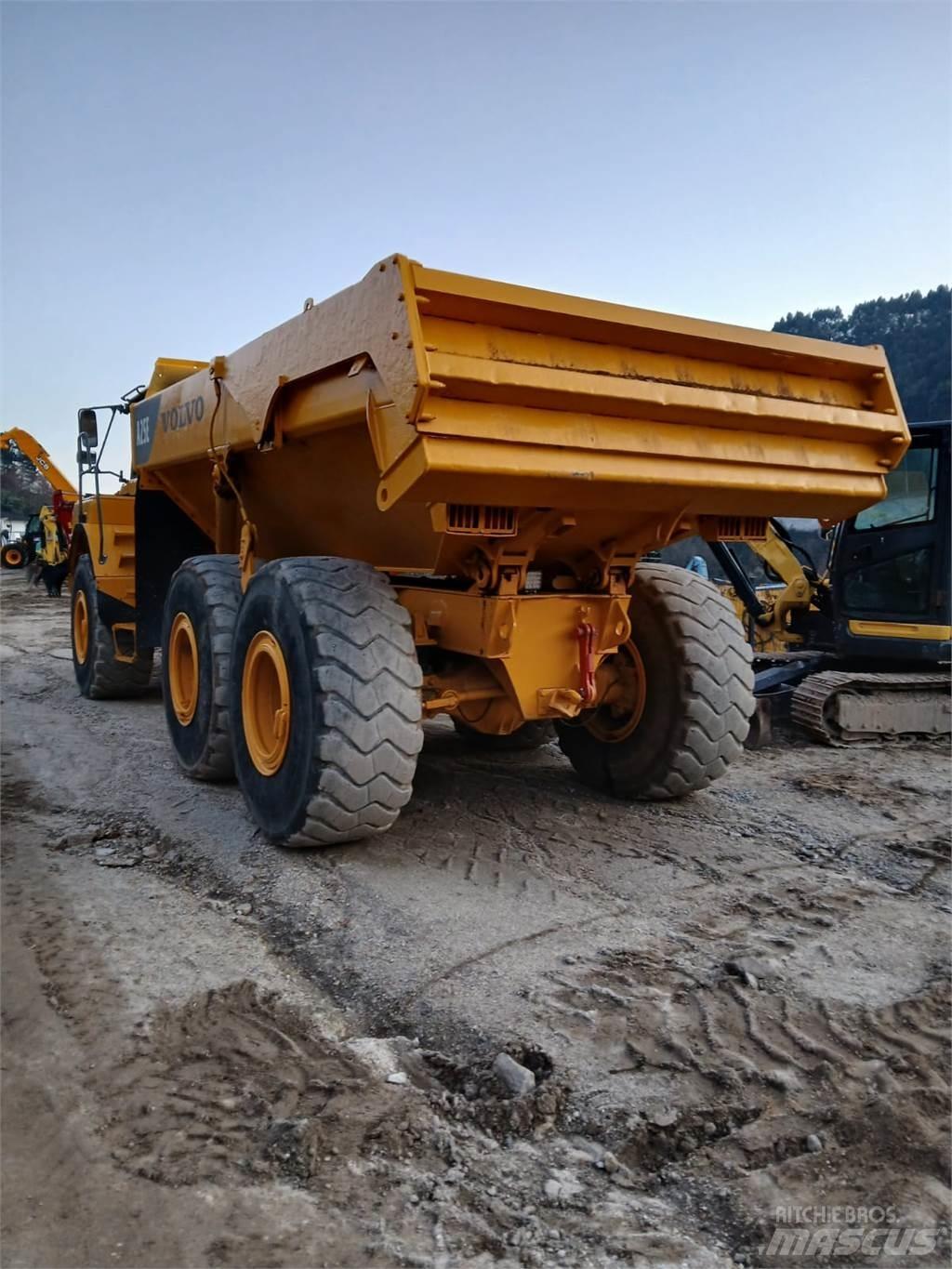 Volvo A25E 건설현장 덤프트럭