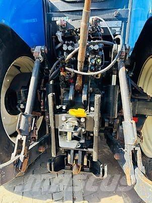 New Holland T7030 트랙터
