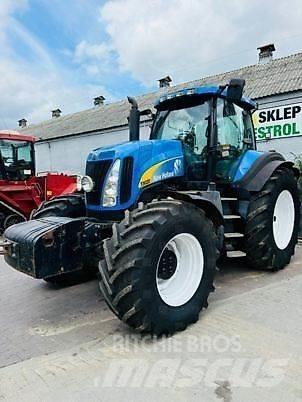 New Holland T8020 트랙터