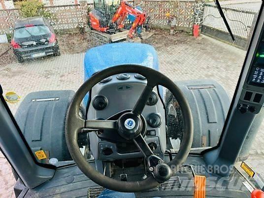 New Holland T8040 트랙터