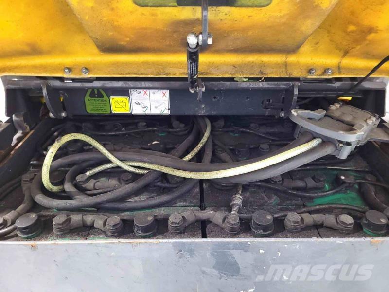 Aisle-Master 20SHE 협로형 트럭