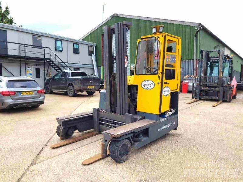 Combilift C3000 GAS 4방향 리치트럭