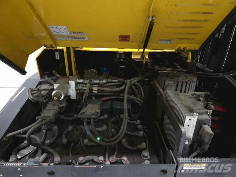 Combilift CBE3000 4방향 리치트럭