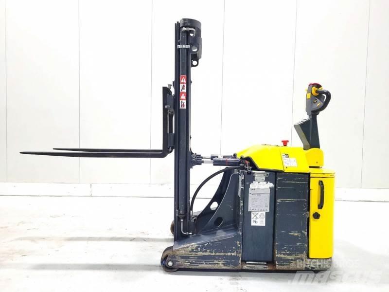 Combilift CS1500 보행식 리치 지게차
