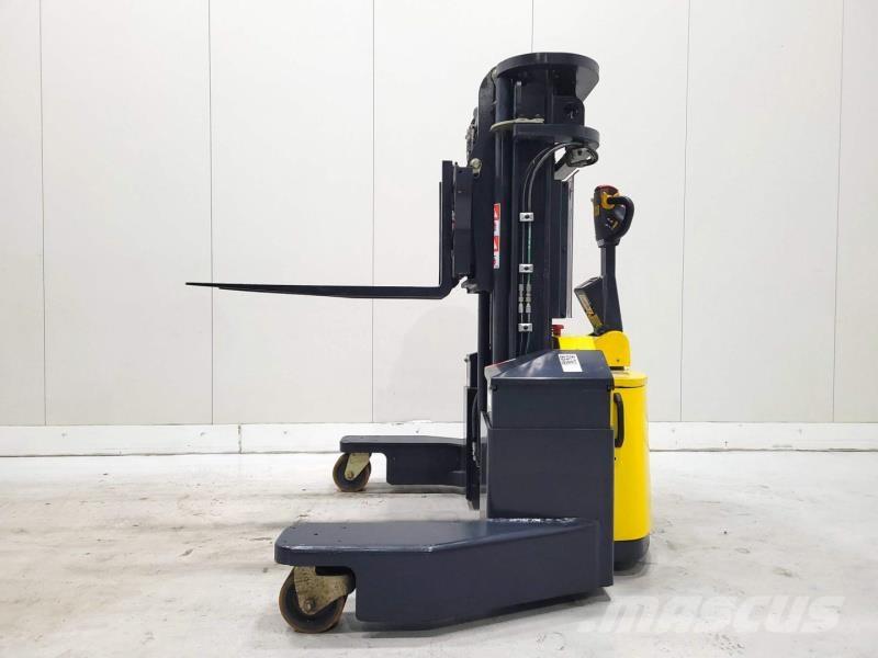 Combilift WR4 리치 스태커