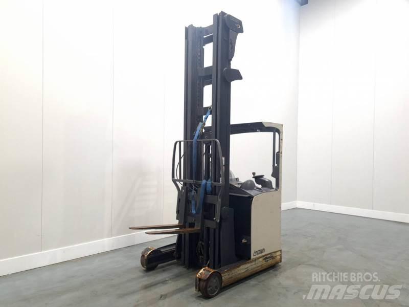 Crown ESR4500 리치 트럭