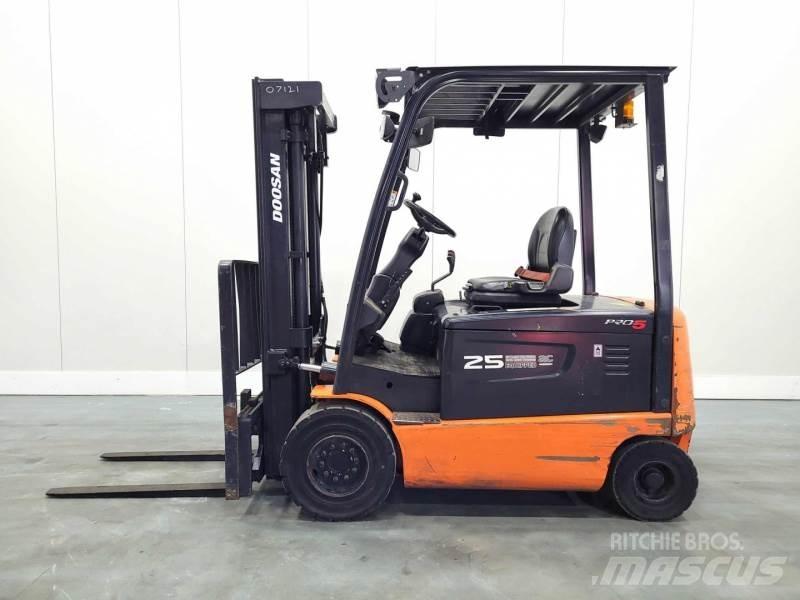 Doosan B25X-5 전동 지게차