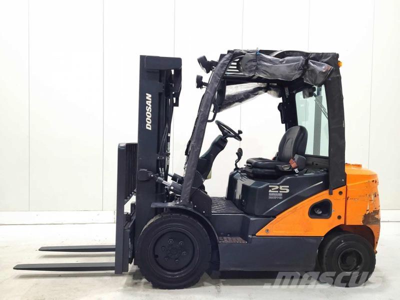 Doosan D25S-7 디젤 지게차
