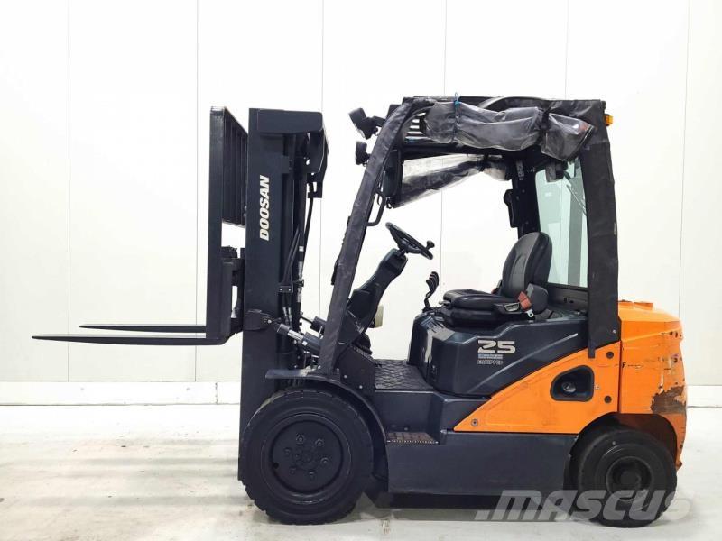 Doosan D25S-7 디젤 지게차