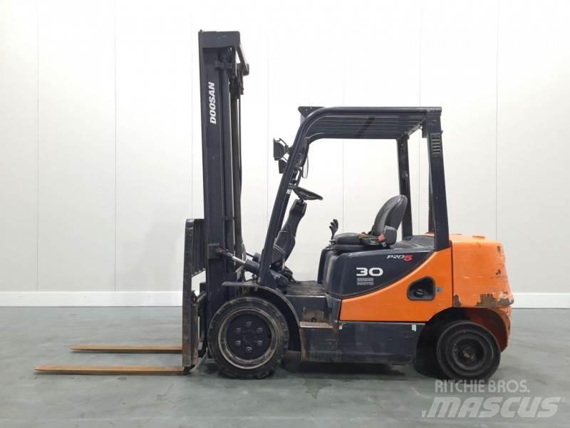 Doosan D30S-5 디젤 지게차