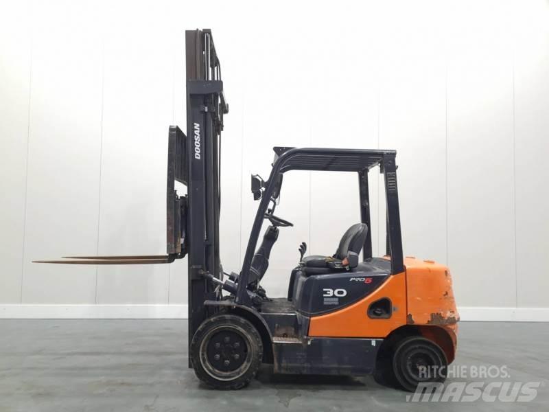 Doosan D30S-5 디젤 지게차
