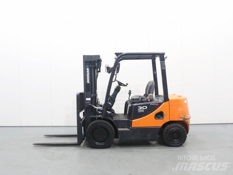 Doosan D30S-5 디젤 지게차