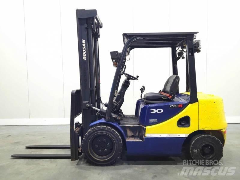 Doosan D30S-5 디젤 지게차