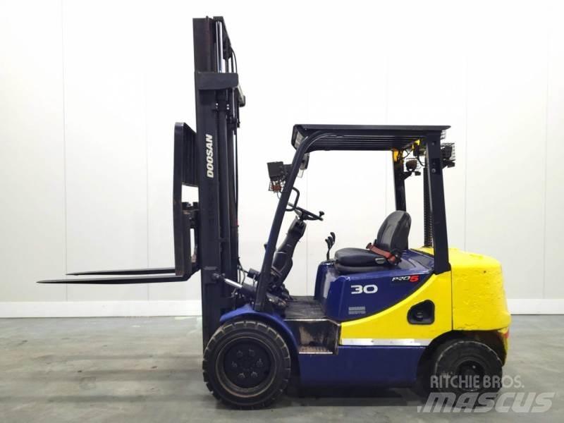 Doosan D30S-5 디젤 지게차
