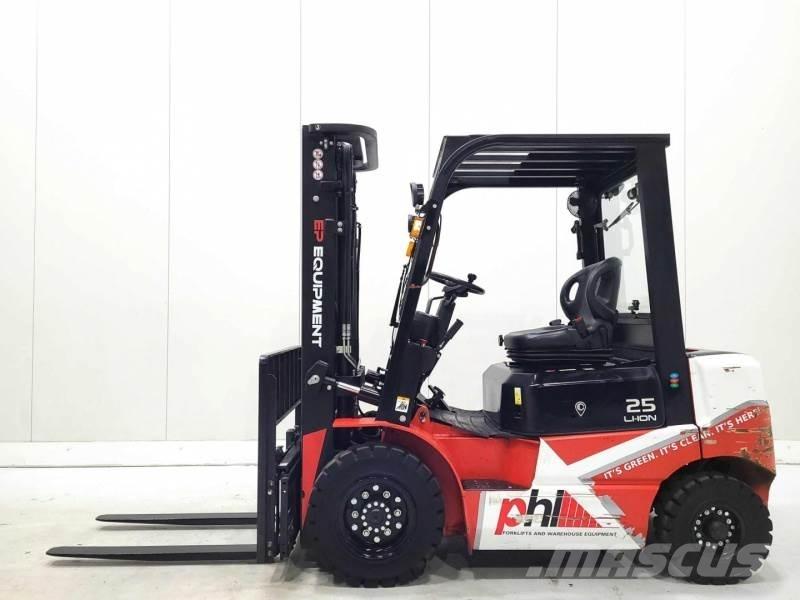 EP EFL252 410 HC 전동 지게차