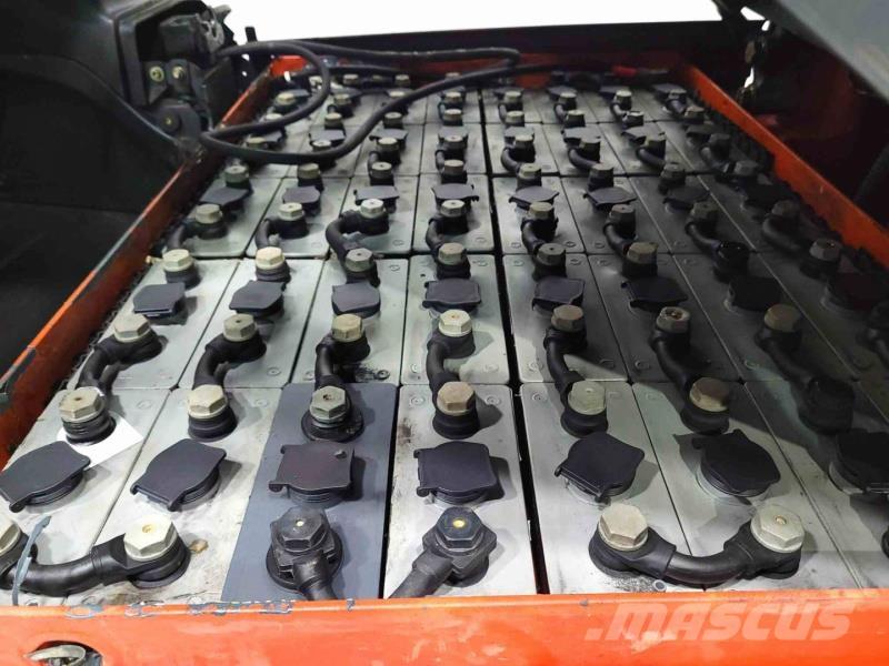 Linde E30-01 전동 지게차