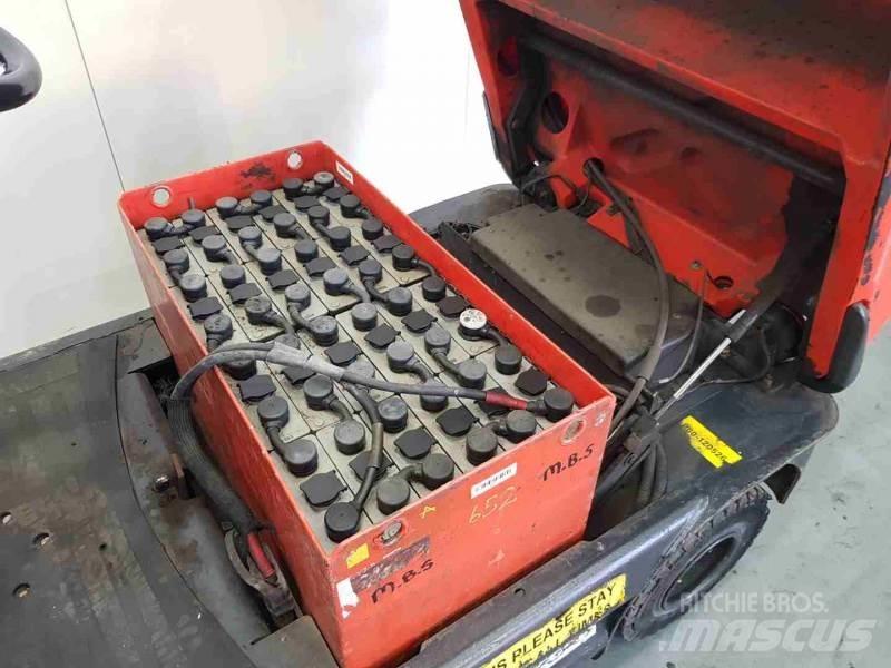 Linde P60 126 견인 트럭