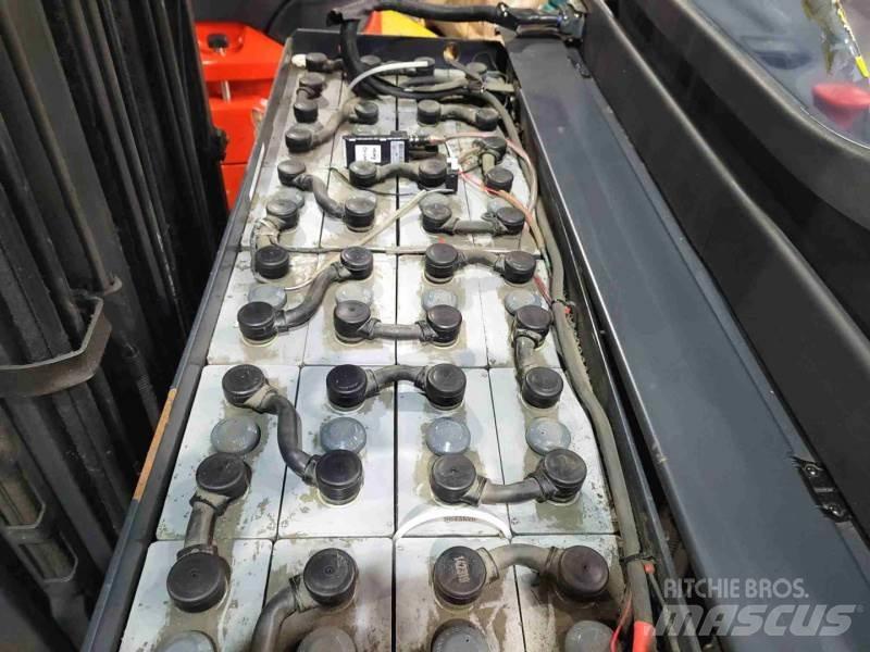 Linde R14-01 리치 트럭