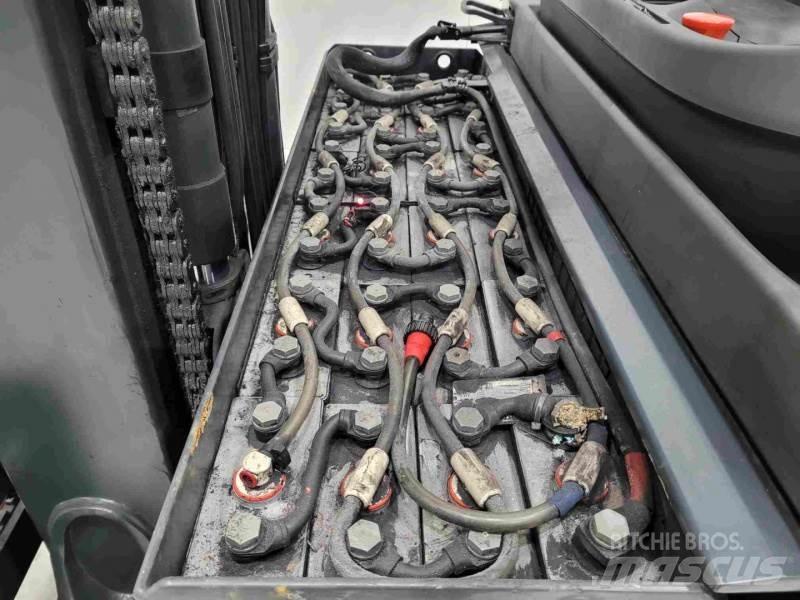 Linde R20-01 리치 트럭