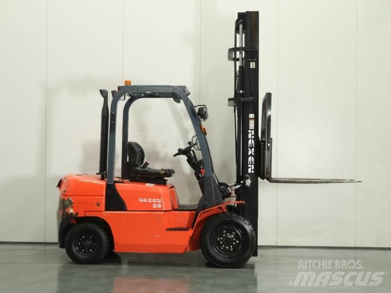 Nexen FDR25 디젤 지게차