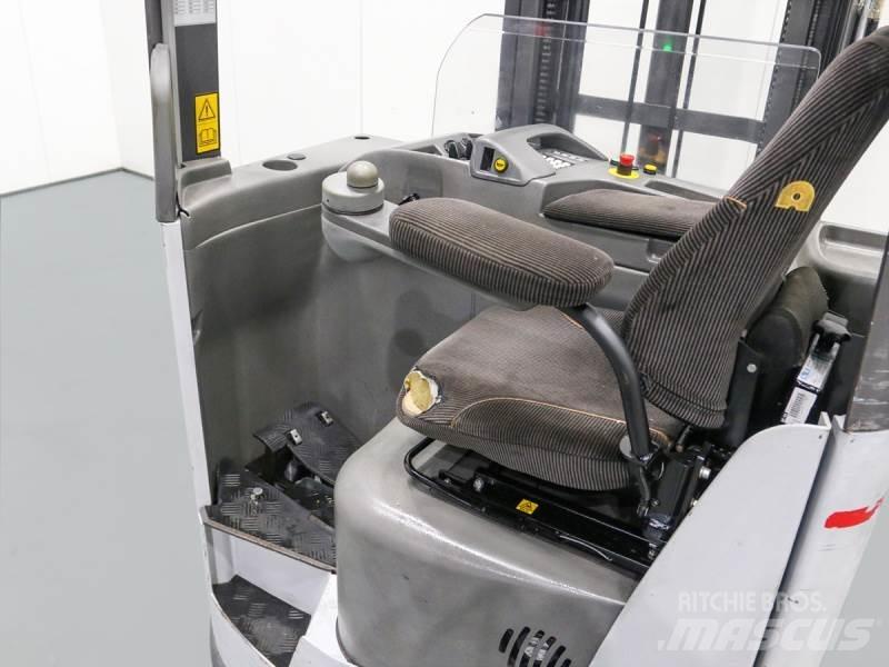 Nissan UNS161 리치 트럭