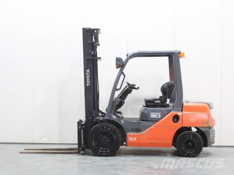 Toyota 02-8FDF30 디젤 지게차