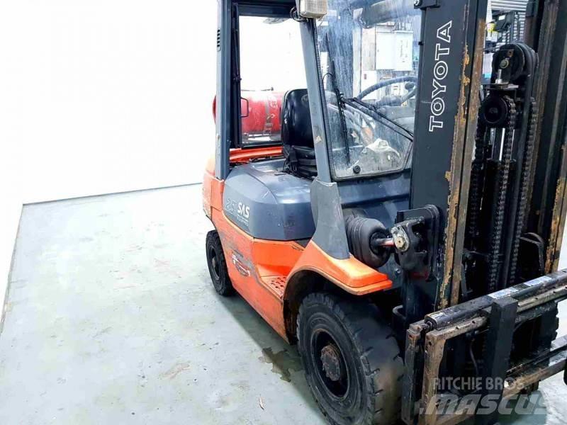 Toyota 42-7FGF25 LPG 지게차