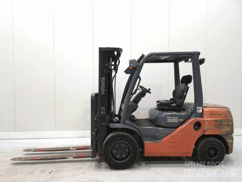 Toyota 52-8FDJF35 디젤 지게차