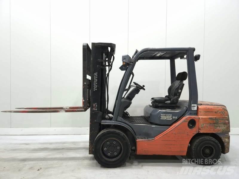 Toyota 52-8FDJF35 디젤 지게차