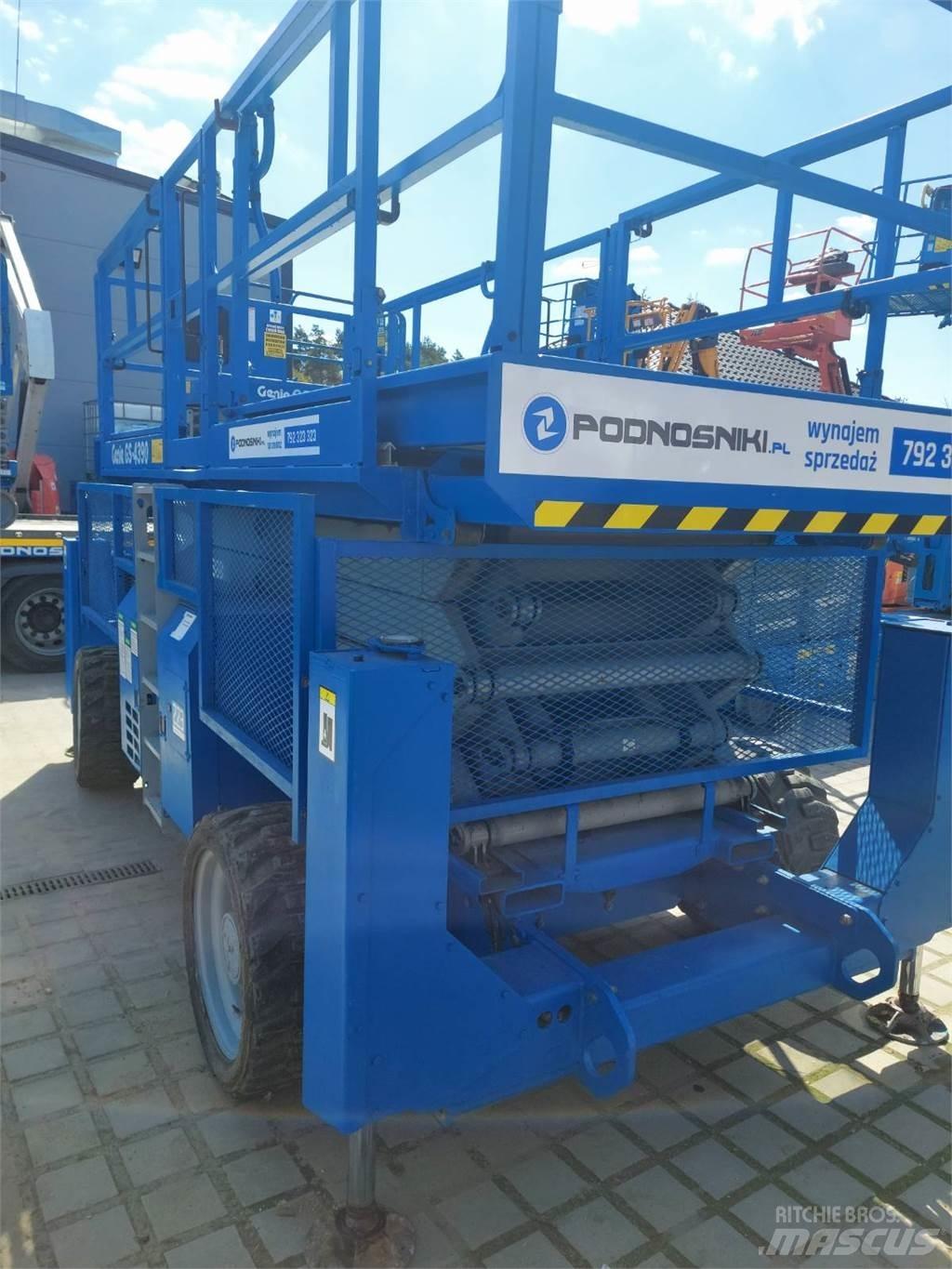 Genie GS-4390 RT 가위형 리프트