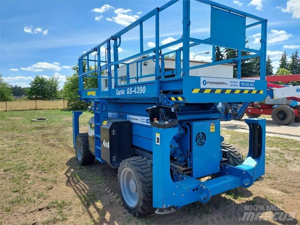 Genie GS-4390 RT 가위형 리프트