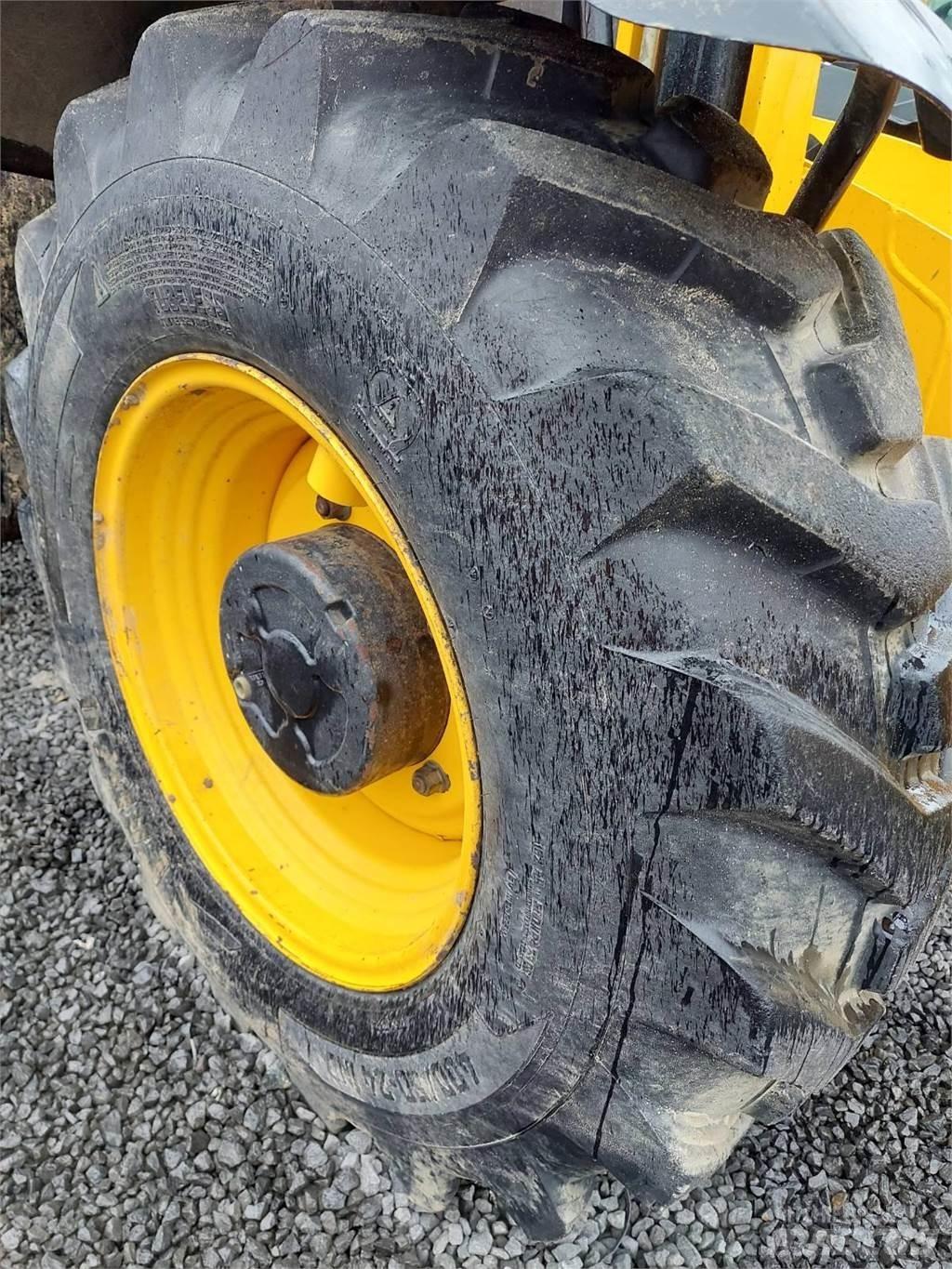 JCB 535-140 텔러 핸들러