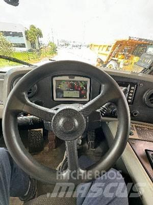 CAT 770G 초대형 덤프 트럭